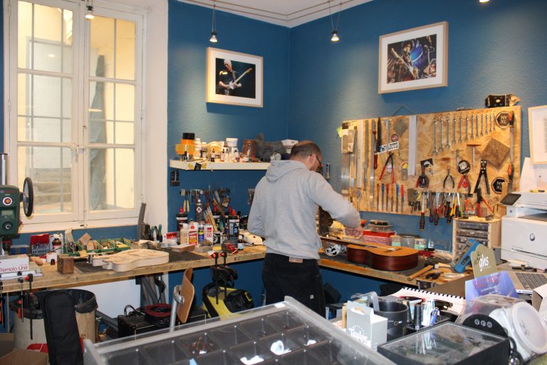 atelier reparation instrument de musique 768x512